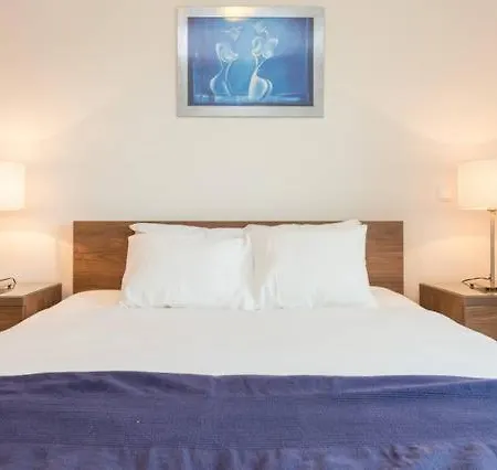 Casa Azul, Fast Wi-fi, Airco, Pool & Bbq Near The Da Rocha * Portimao